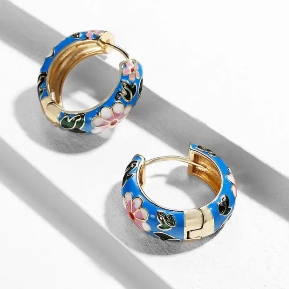 🌟 Red or Blue Flowers Hoop Earrings - Picture 3 of 6